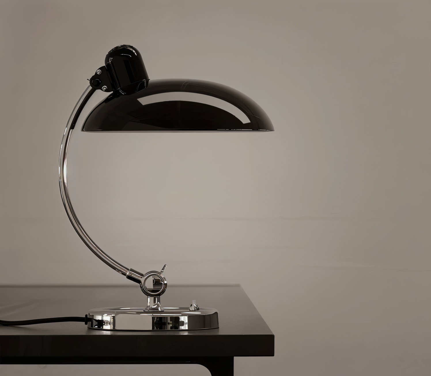 GlowVirella | Justerbar Vintage Skrivebordslampe i Jern