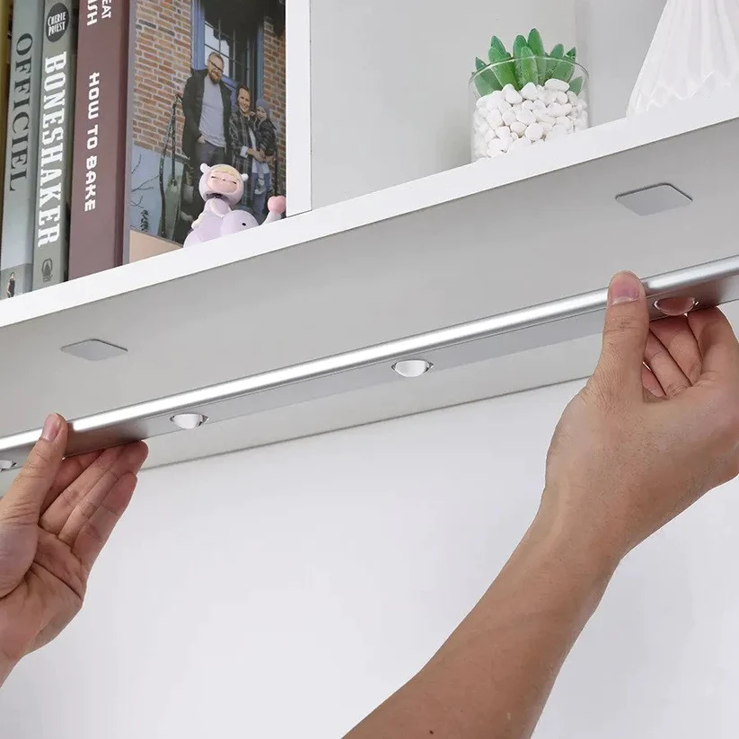 GlowTrack | LED Lys med Sensor – Smart og Energibesparende