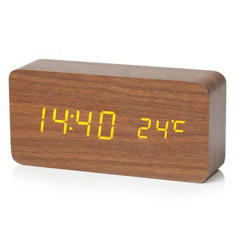 TimeWood | Digital Træur med LED-display, Stille-funktion & moderne design