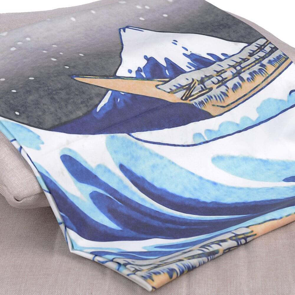 WaveDrape - Japansk Inspireret Vægtæppe Kunst Nuvenci.dk