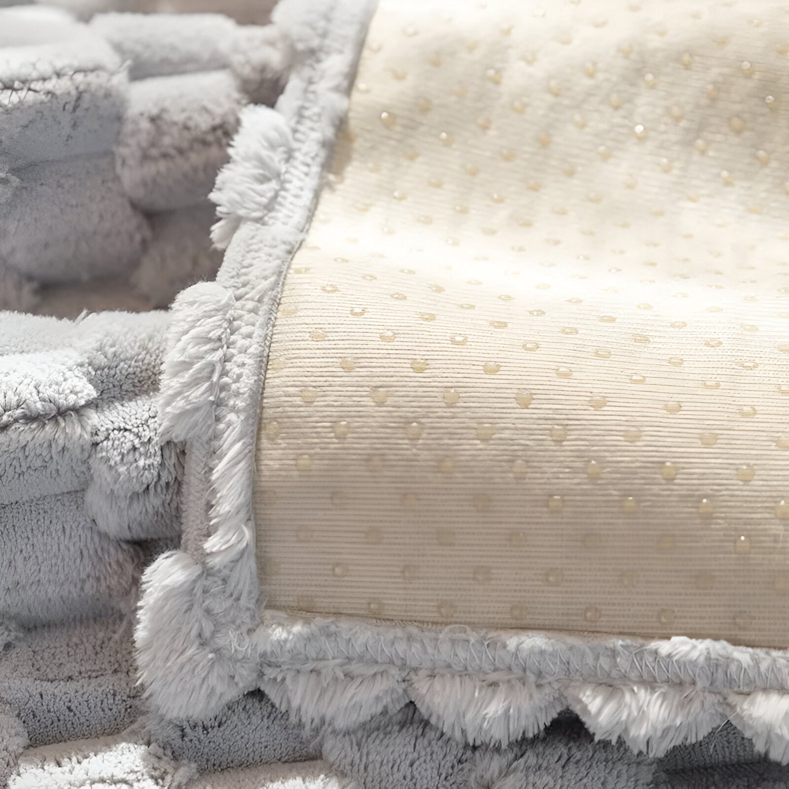 CushionLock | Sofaovertræk – Skridsikkert Greb og Elegant Beskyttelse