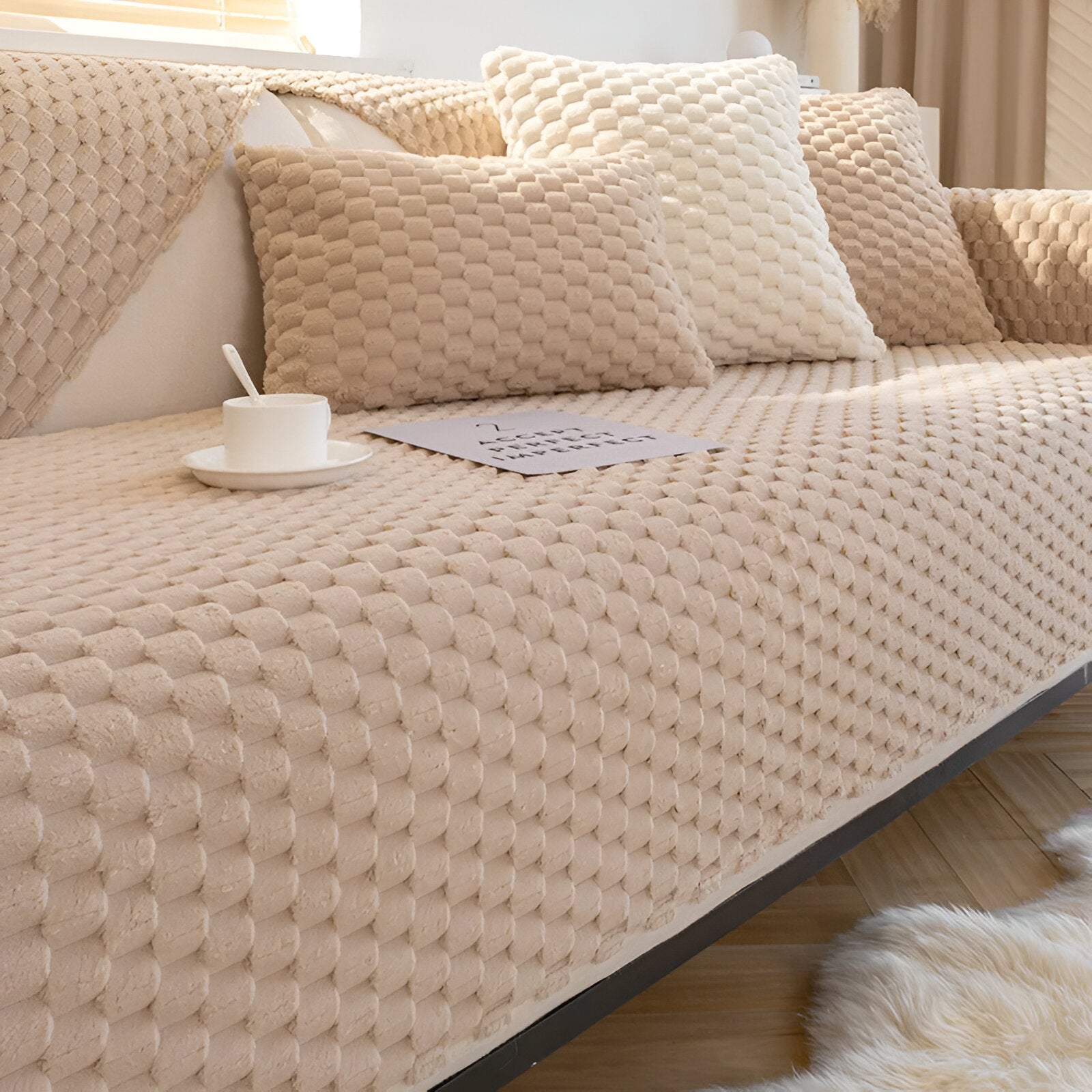 CushionLock | Sofaovertræk – Skridsikkert Greb og Elegant Beskyttelse