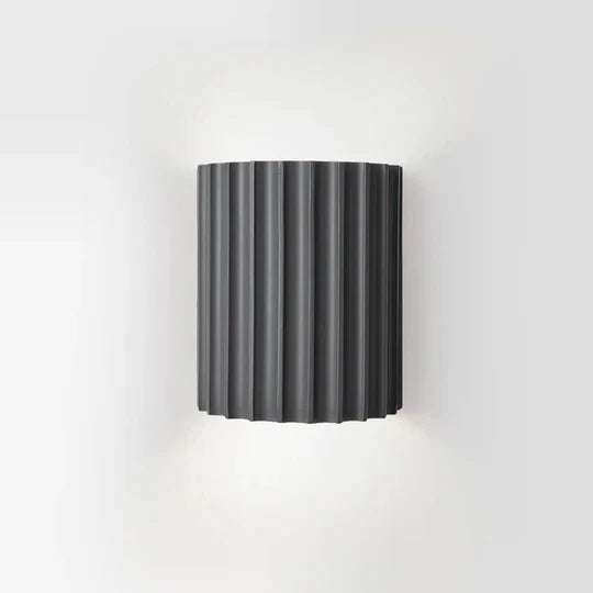 BrightForm | Væglampe – Elegant Design til Hyggelig Atmosfære Sort Nuvenci.dk