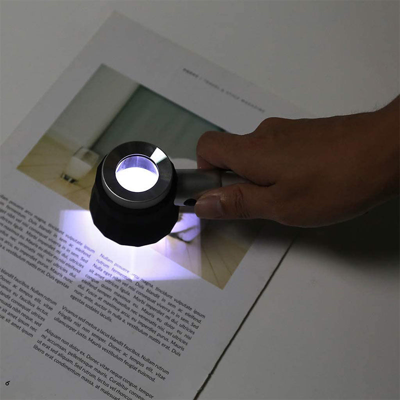 ClearMagnify | Forstørrelsesglas – LED Lys & Indbygget Måleskala Nuvenci.dk