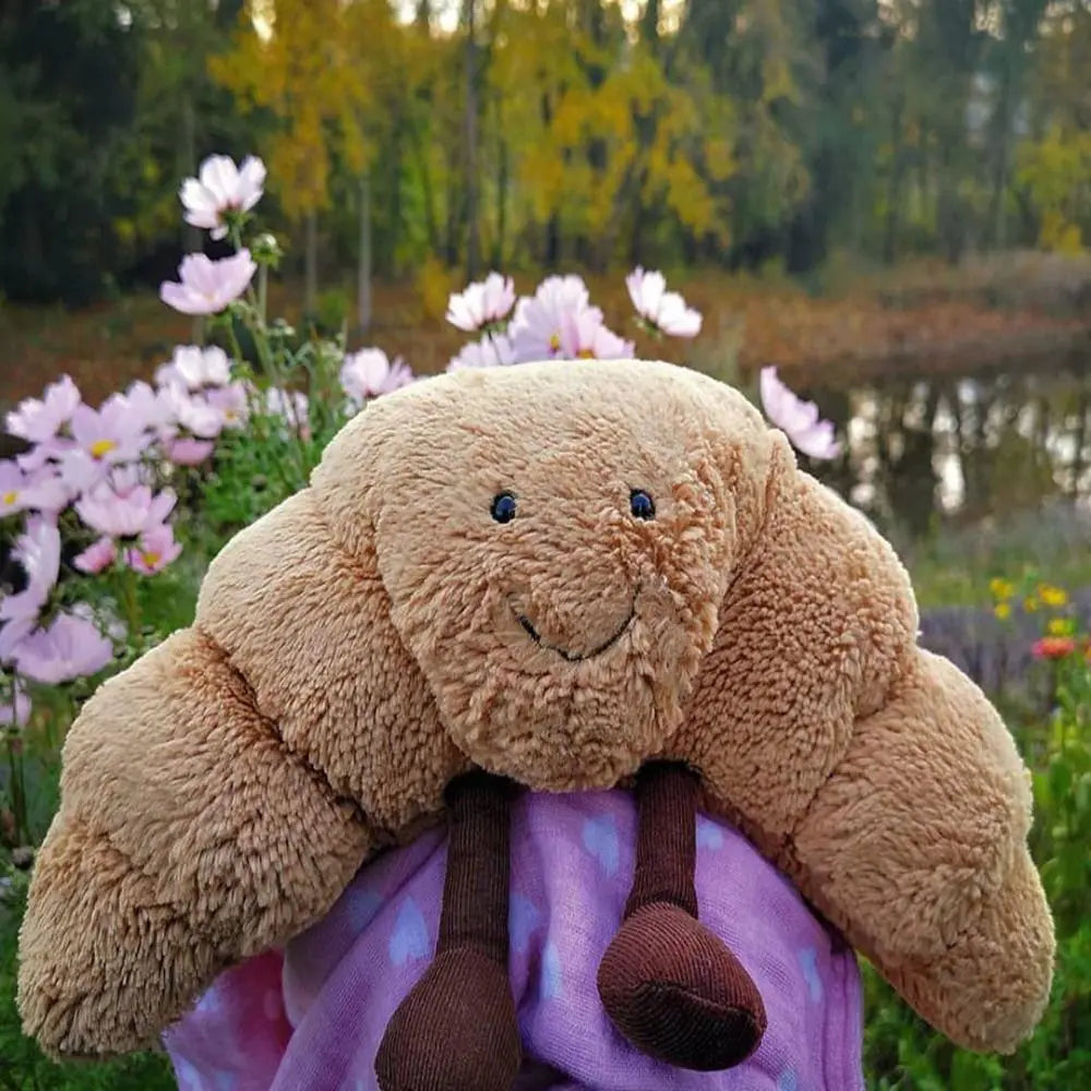 Croissnuggle - Blød Krammebamse I Croissantform Nuvenci.dk