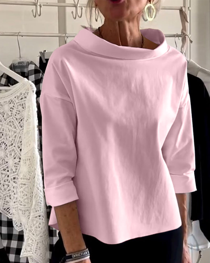 https://cdn.shopify.com/s/files/1/0907/8960/9736/files/dameskjorte-med-elegant-badudskaering-og-3-4-lange-aermer-stilfuld-464.jpg?v=1741331285