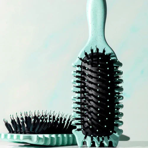 FrizzTamer | Hårbørste – Glat og Frizz-Fri Styling Nuvenci.dk