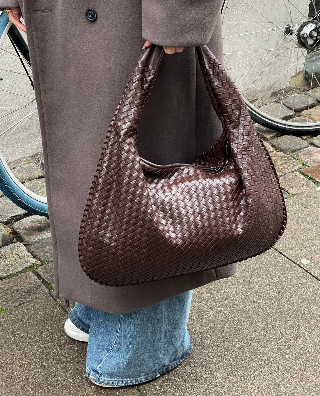 Jeanette | Multifunktionel Skuldertaske til Hverdag og Rejse Mørkebrun Nuvenci.dk