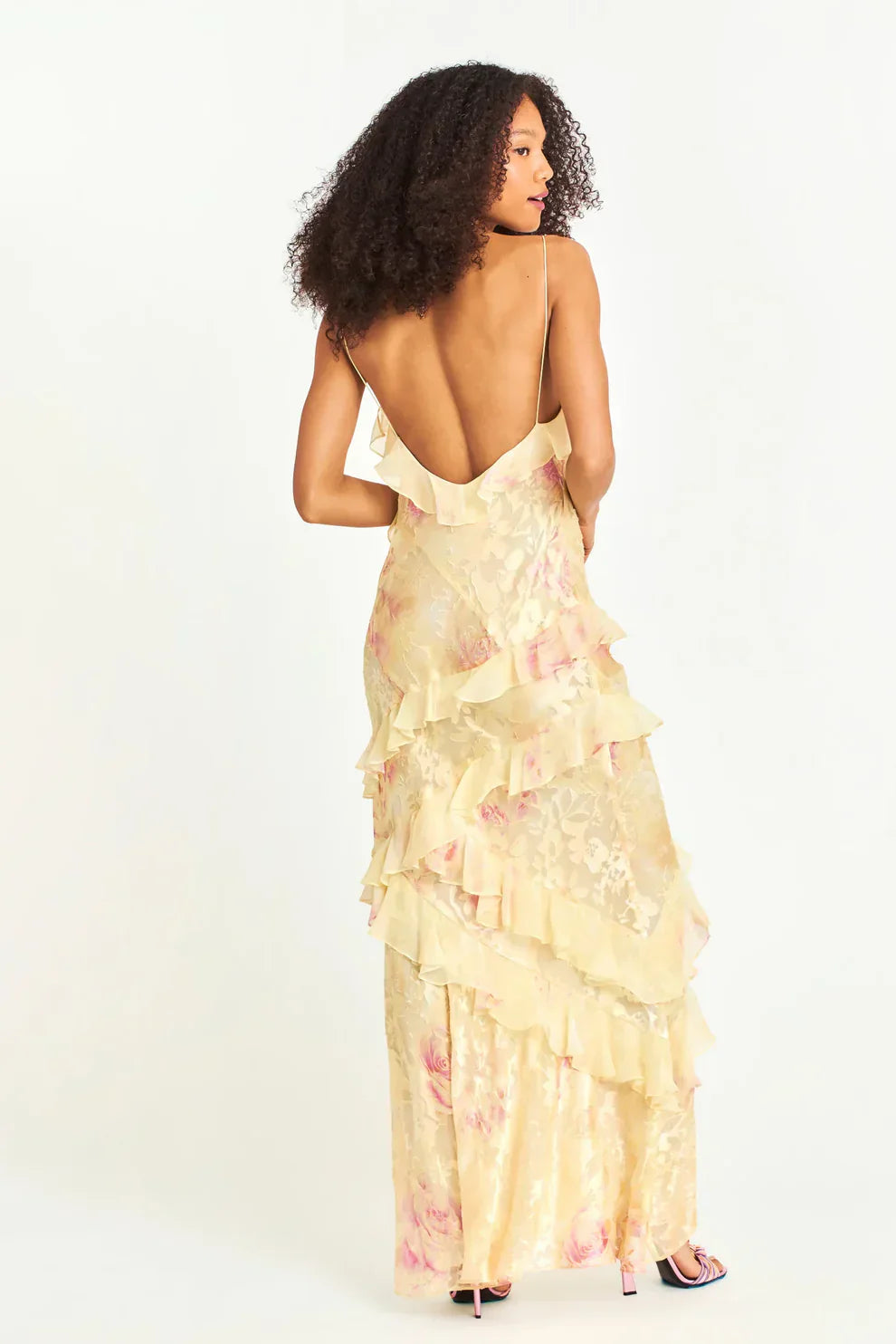 Malina | Volant Kjole – Let Elegance med Ruffle-Detaljer Nuvenci.dk