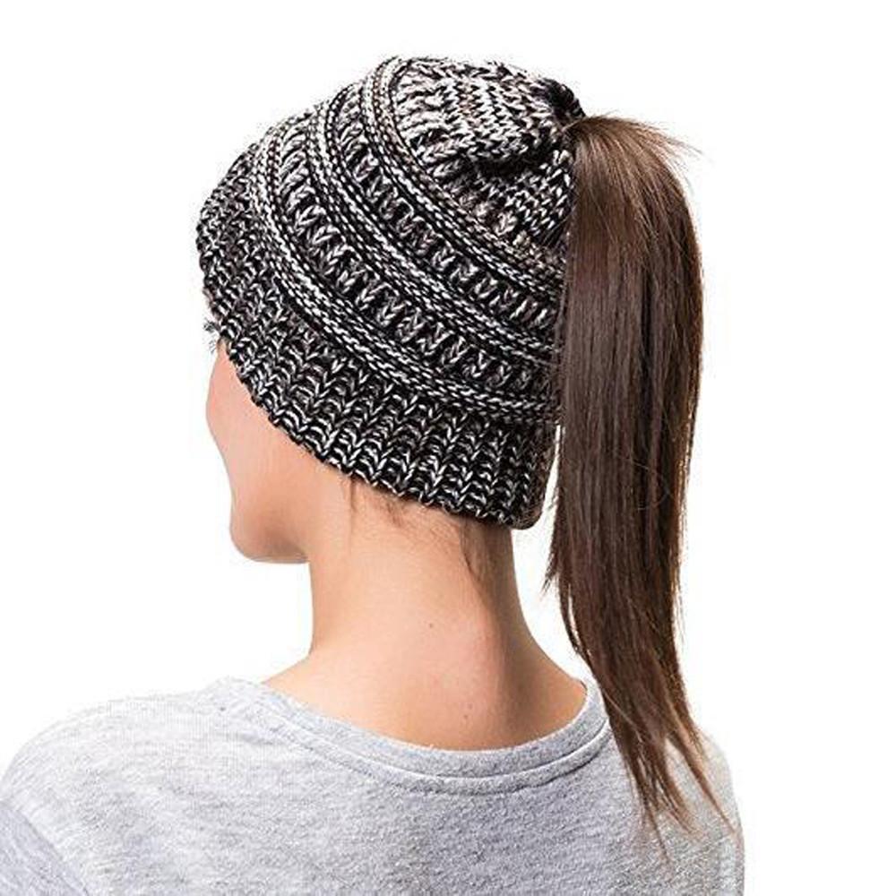 Natalie | Beanie – Vinterhue med Stil og Fri Hestehale Sort&Hvid Nuvenci.dk