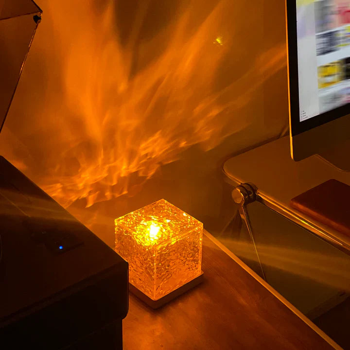 RippleBeam | Projektor Natlampe – Dynamisk Vandbølge Lys Nuvenci.dk