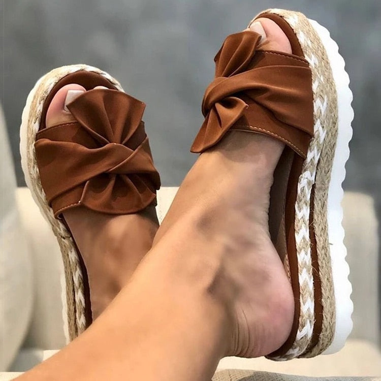Scarlet | Stilfulde trendy sommersandaler med sløjfe Brun Nuvenci.dk