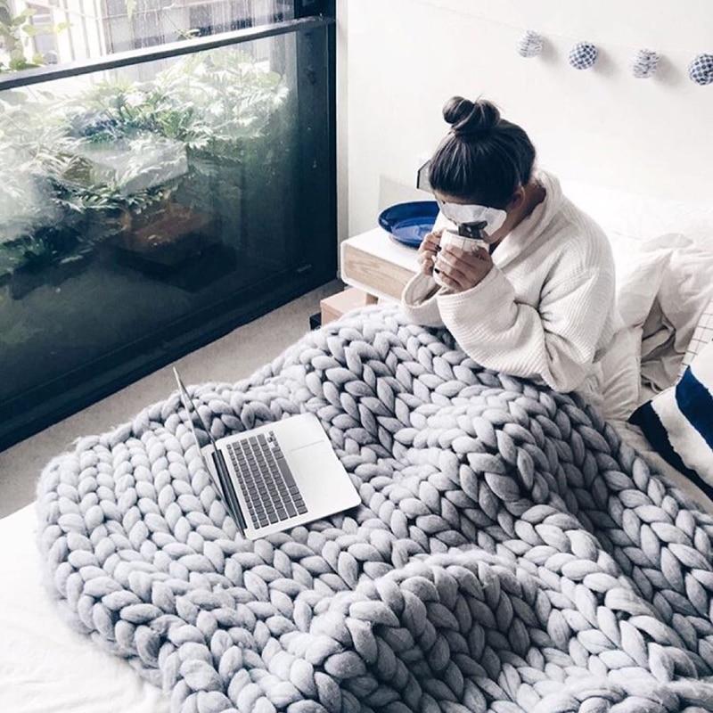 SoftWeave | Chunky Knit Throw – Warmth and Style for Living Spaces Nuvenci.dk