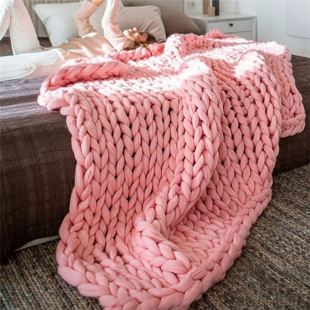 SoftWeave | Chunky Knit Throw – Warmth and Style for Living Spaces Pink 80x100cm Nuvenci.dk