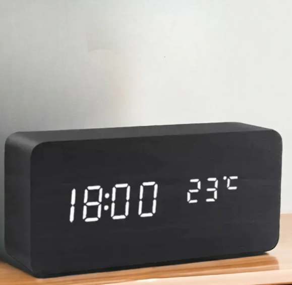TimberLite | Minimalistisk LED-træur med stil Sort blokformet Nuvenci.dk