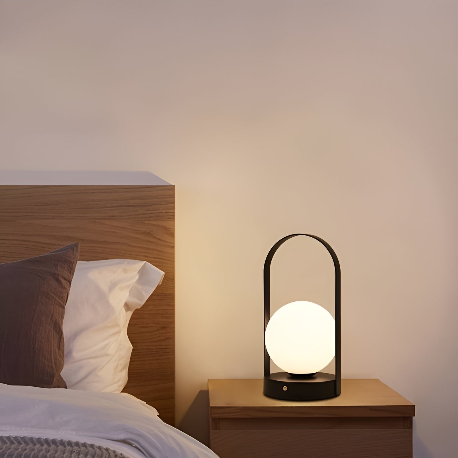 CarryBeam | Bordlampe – Trådløs og Fleksibel Belysning