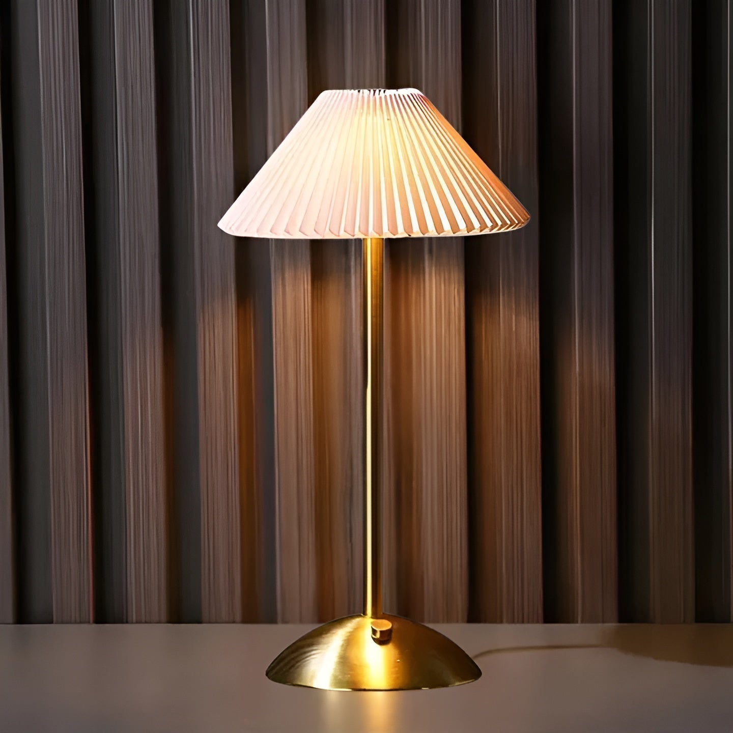 BrightGlow | Elegant & Trådløs Bordlampe3