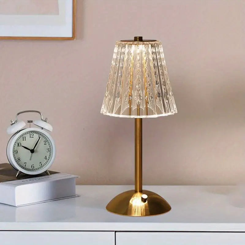 CrystalGlow | Moderne og luksuriøs bordlampe i krystal