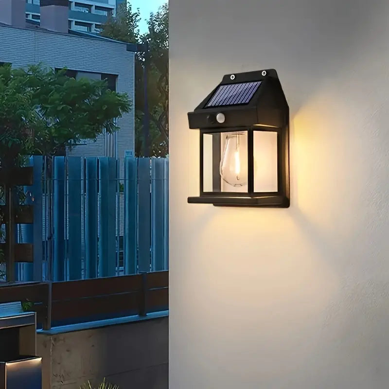 GlowSecure | Udendørslampe Solcelle – Automatisk Aktivering og Lys