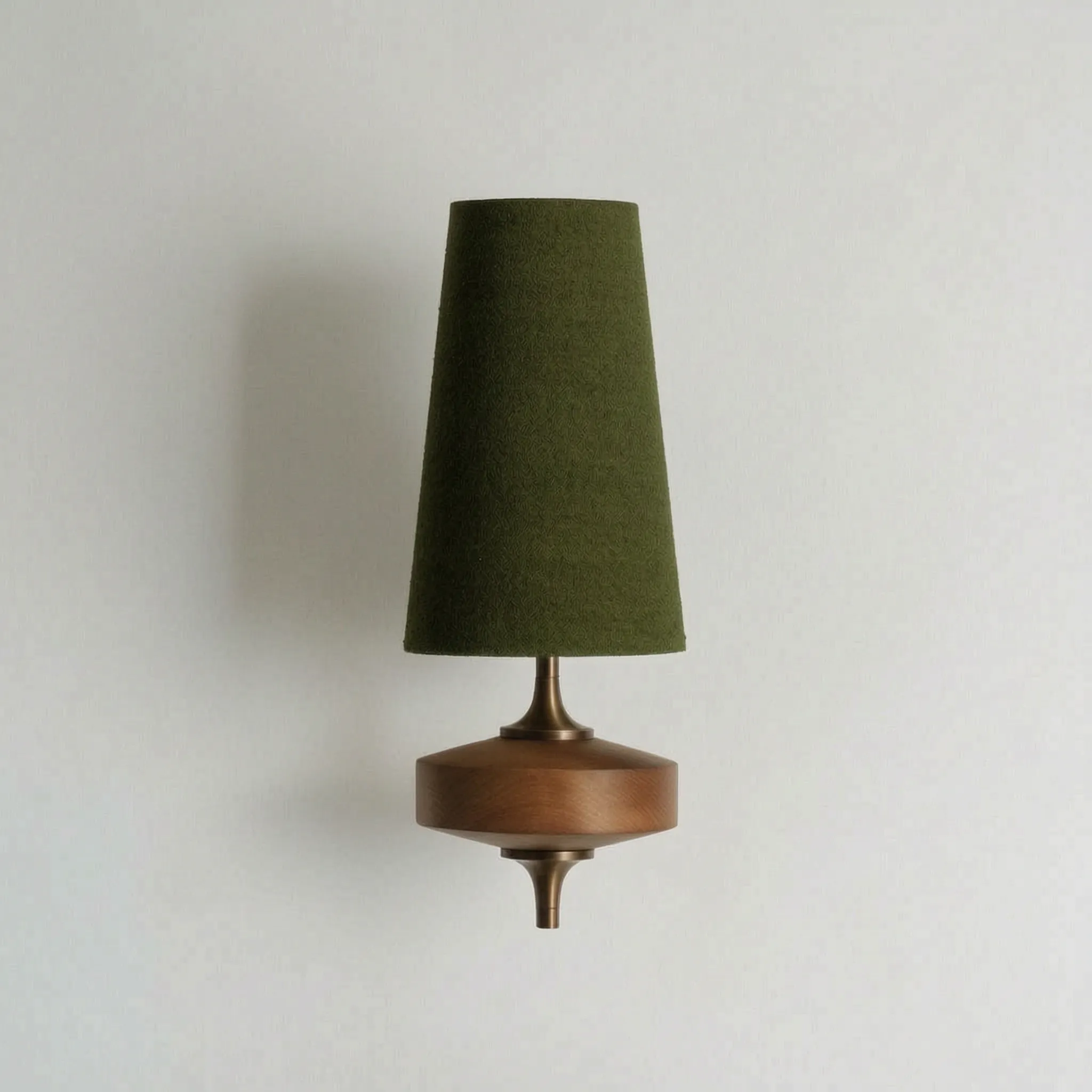 LumaWall - Væglampe Med Dobbelt Lampeskærm Valnød & Grøn 1 hoved L 15 cm x B 21 cm x H 39 cm L 15 cm x B 21 cm x H 39.1 cm Nuvenci.dk