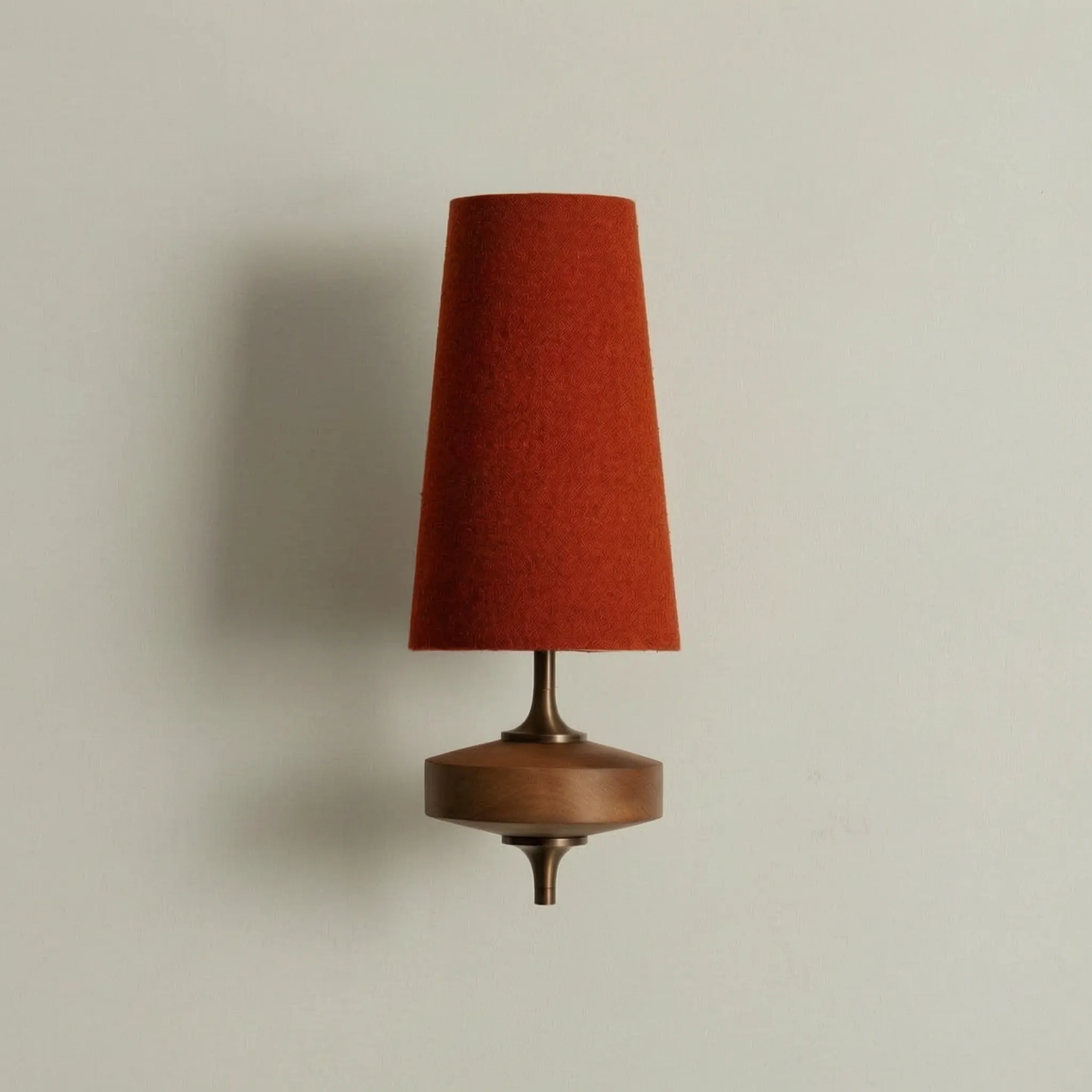 LumaWall - Væglampe Med Dobbelt Lampeskærm Valnød & Rød 1 hoved L 15 cm x B 21 cm x H 39 cm L 15 cm x B 21 cm x H 39.1 cm Nuvenci.dk