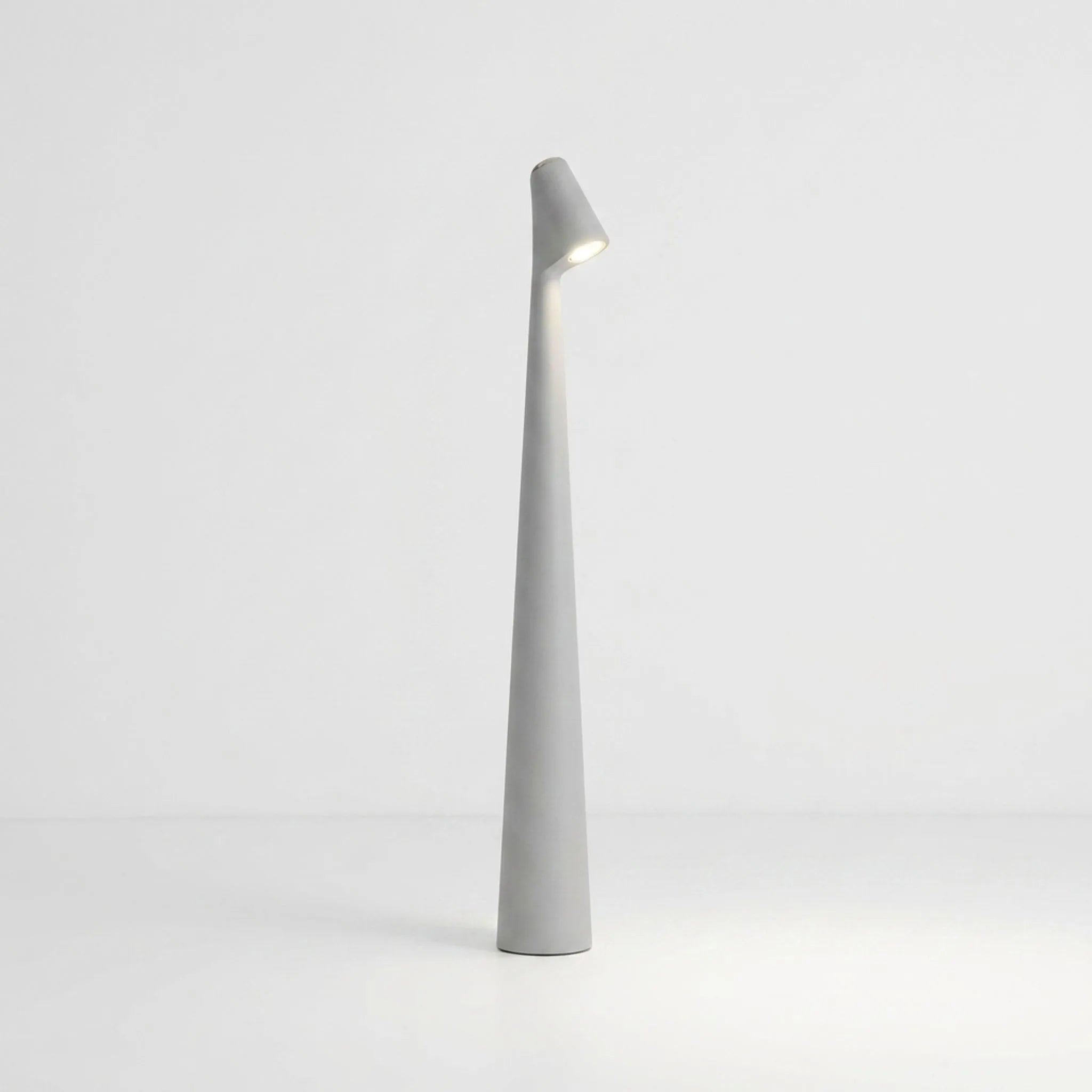 LumiCone - Minimalistisk Kegleformet Led Bordlampe Nuvenci.dk