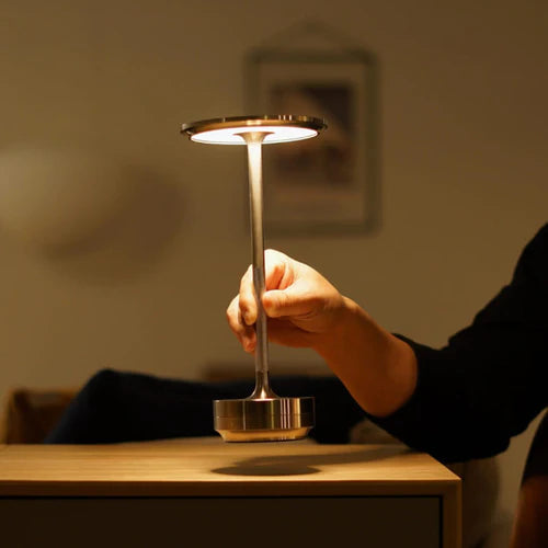 CosyBeam | Trådløs Bordlampe – Fleksibel Belysning til Hjemmet