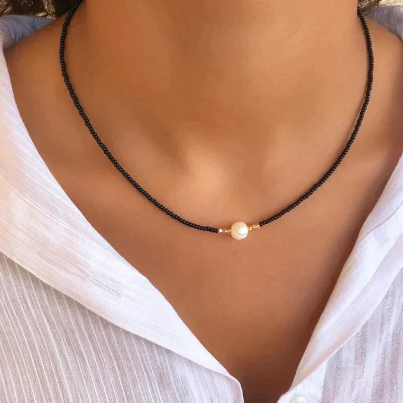 EleganPearl | Perlehalskæde – Tidløs Elegance og Raffineret Stil