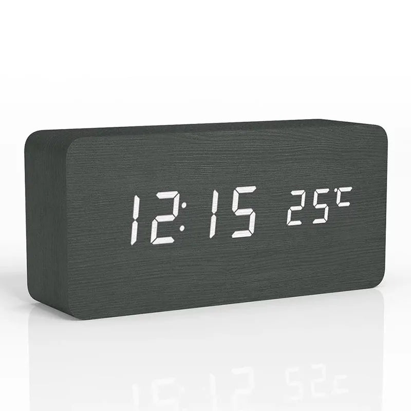 TimeWood | Digital Træur med LED-display, Stille-funktion & moderne design