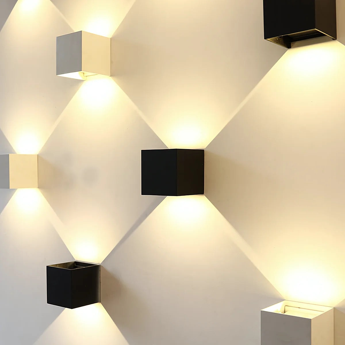 GlowGuard | Sensorlampe – Automatisk Lys og Tryghed i Hjemmet