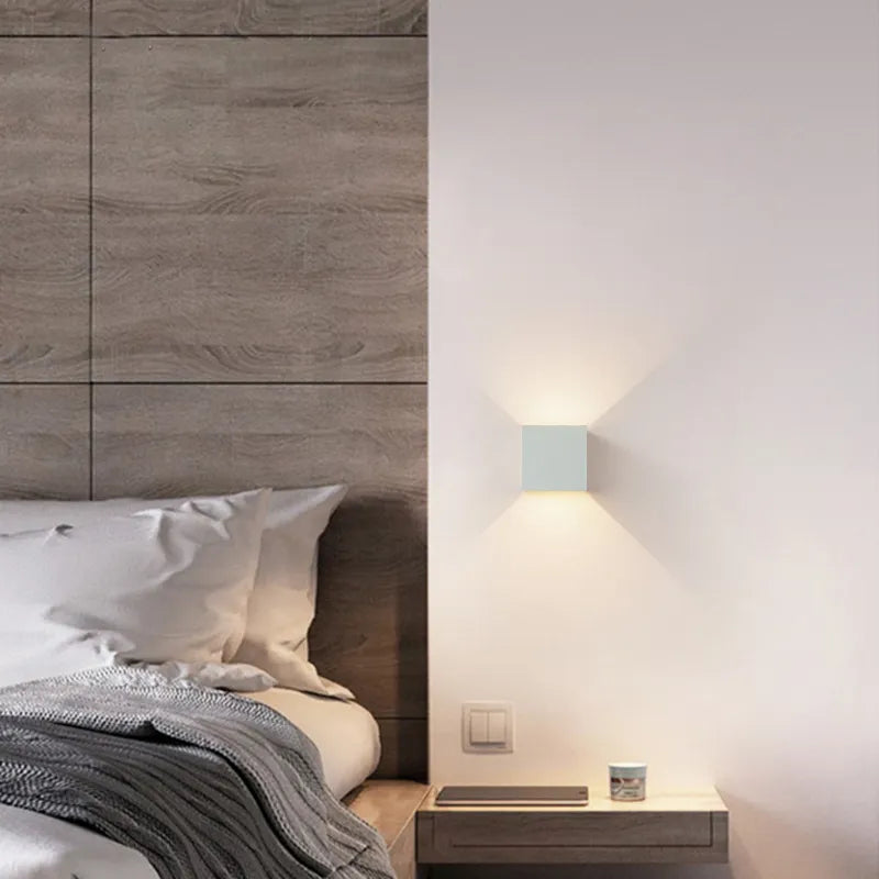 GlowGuard | Sensorlampe – Automatisk Lys og Tryghed i Hjemmet