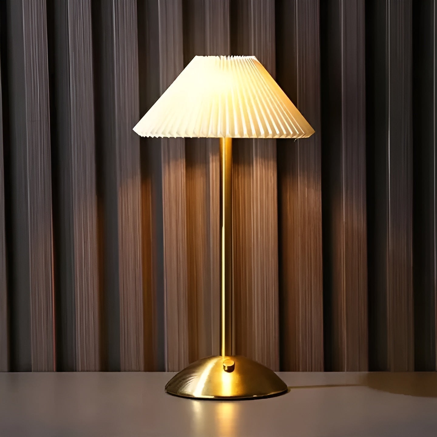 BrightGlow | Elegant & Trådløs Bordlampe Khaki Nuvenci.dk