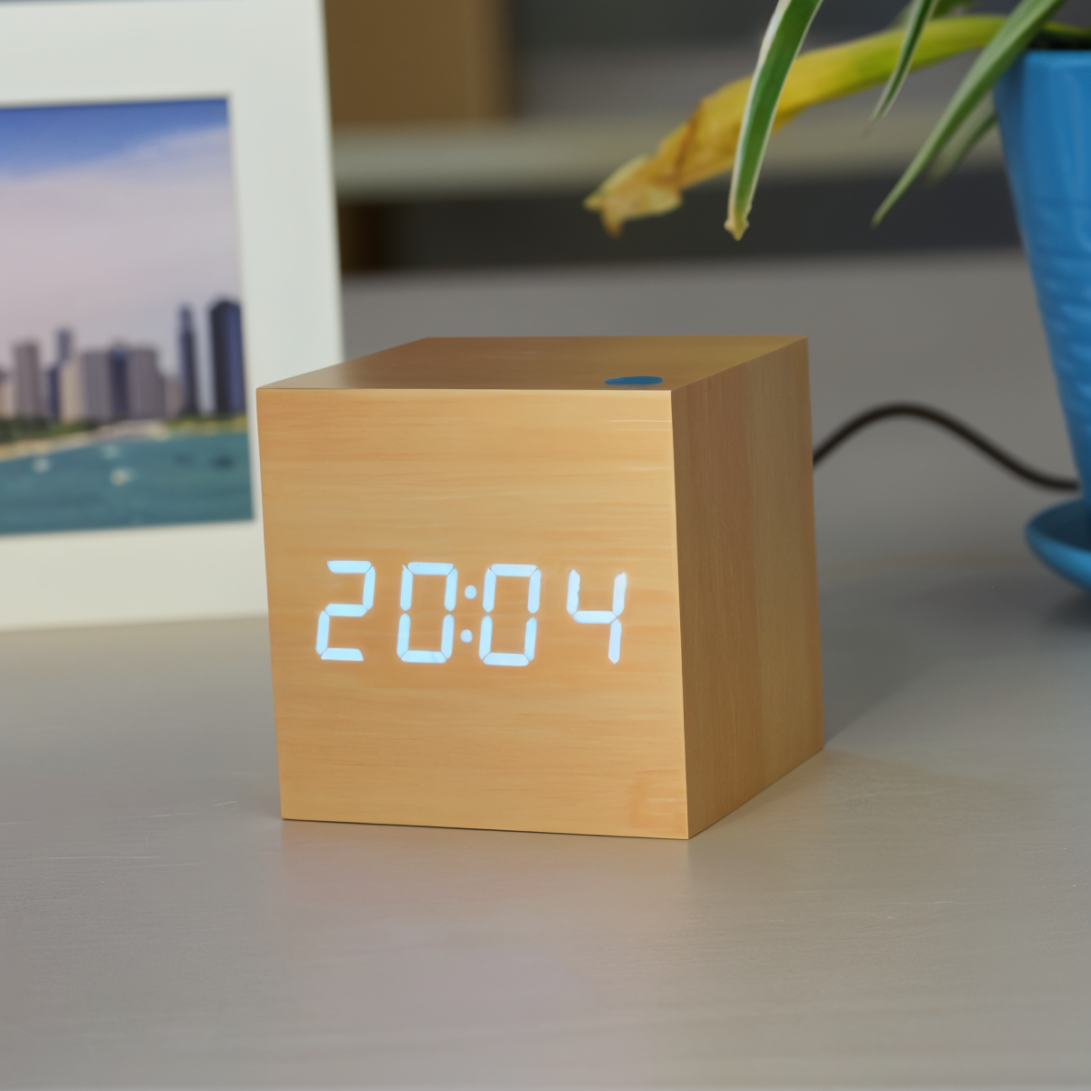 ClockyCube | Digitalt Vækkeur – Klar Visning og Smart Funktioner Gul-Blå Nuvenci.dk