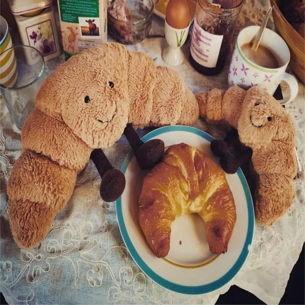 Croissnuggle - Blød Krammebamse I Croissantform Nuvenci.dk