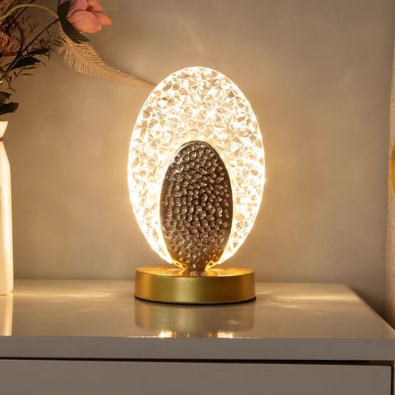 CrystalShine | Elegant og Luksuriøs Påfugl-Bordlampe Nuvenci.dk