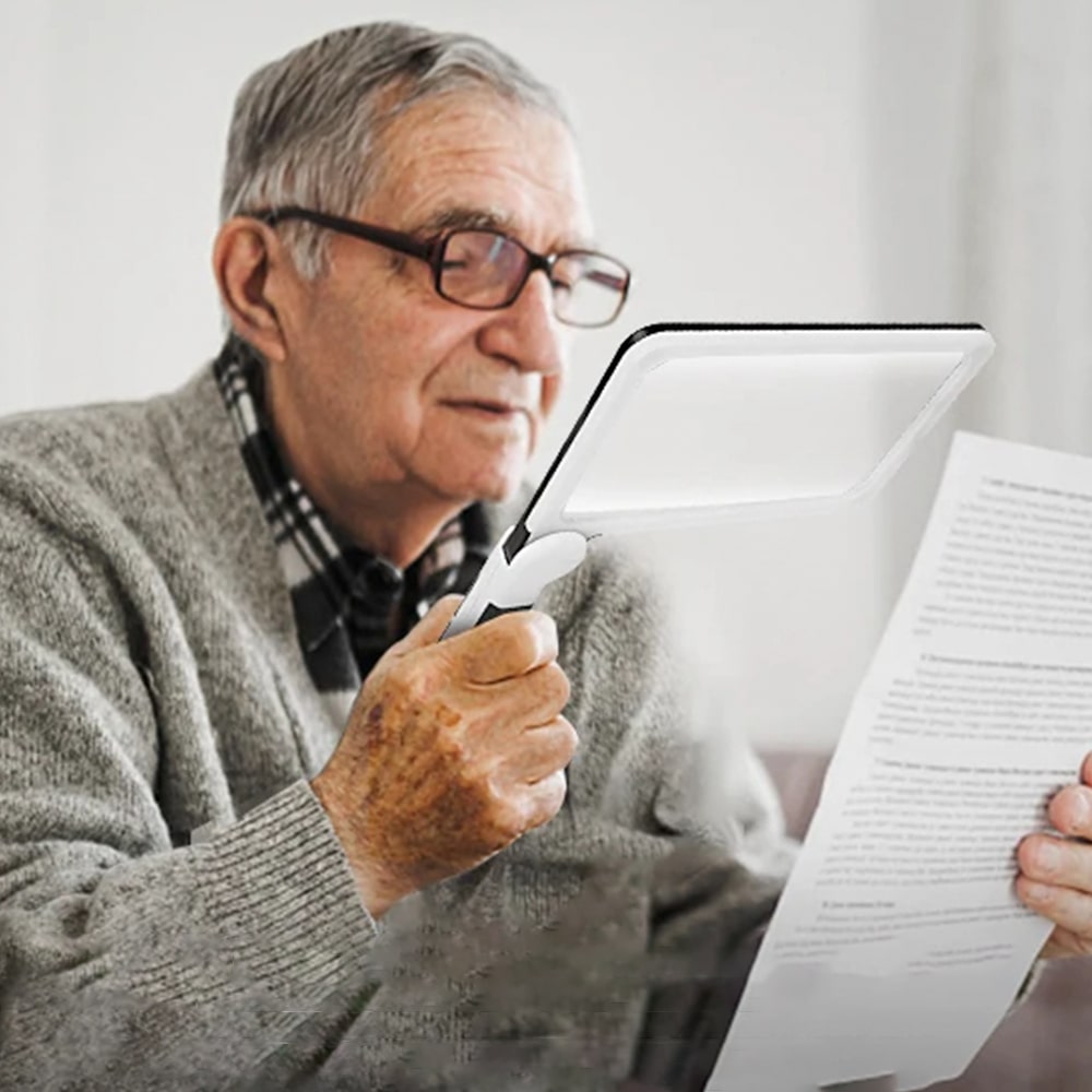 ZoomLight | Forstørrelsesglas – Klart Lys til Læsning og Hobby