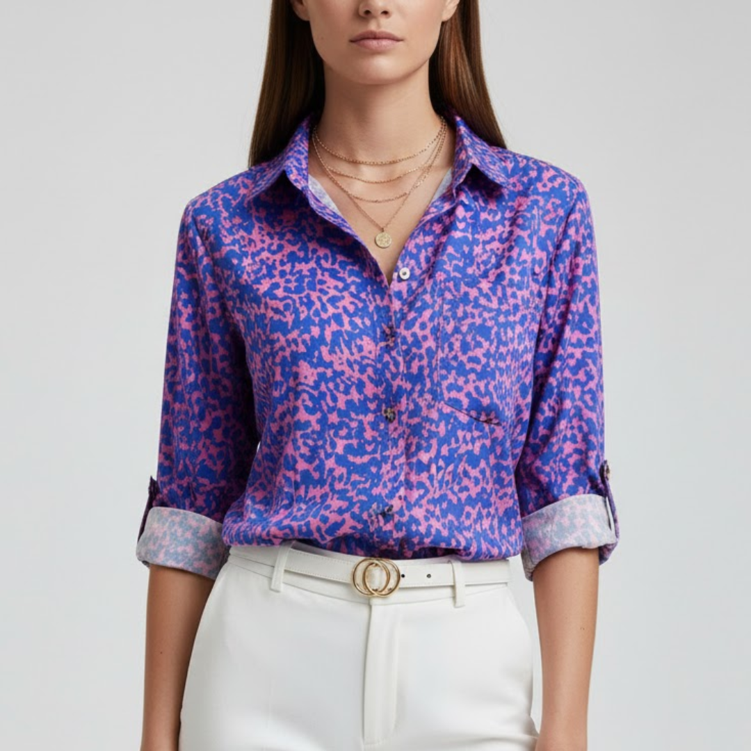 Marie | Damebluse – Tidløs Elegance og Komfort Violet blomst Nuvenci.dk