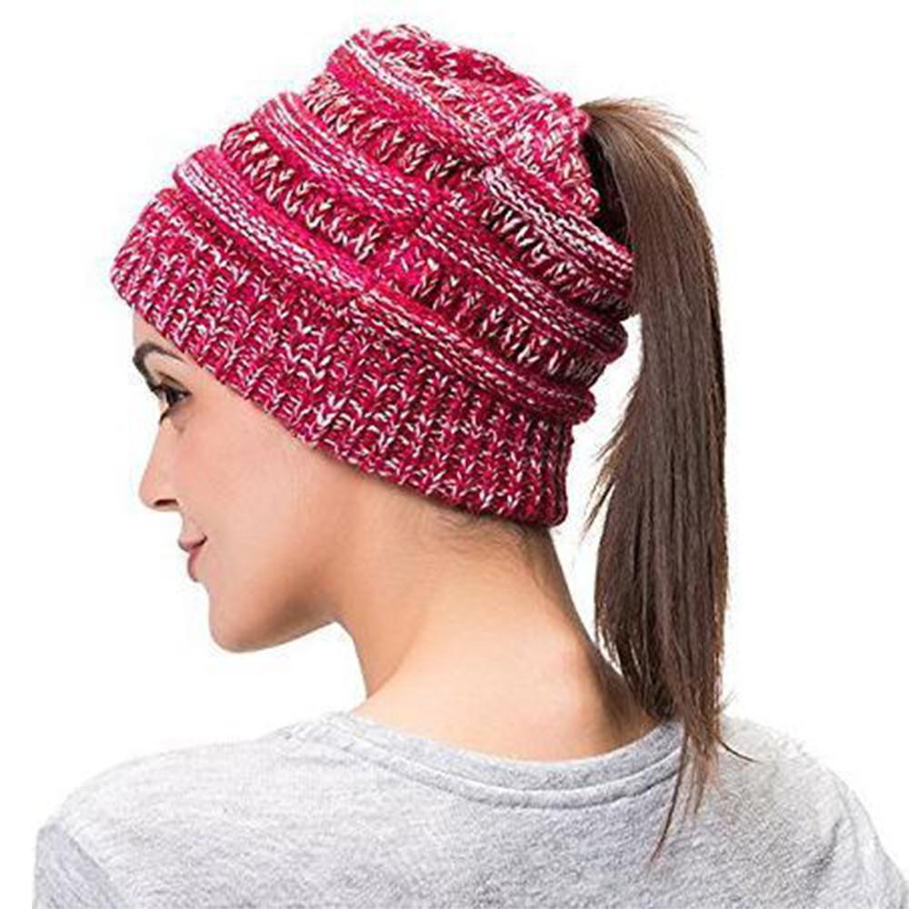 Natalie | Beanie – Vinterhue med Stil og Fri Hestehale Rød Konfetti Nuvenci.dk