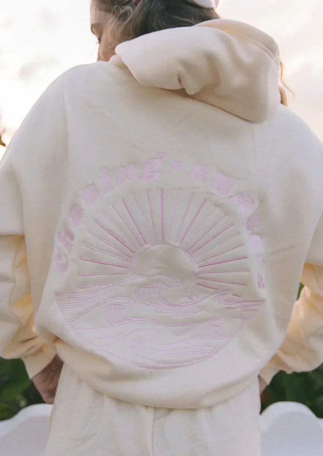 https://cdn.shopify.com/s/files/1/0907/8960/9736/files/oversized-haettetroje-til-kvinder-afslappet-snit-699_c12eef45-f6de-4e96-ad92-7d712be5e029.webp?v=1741330597