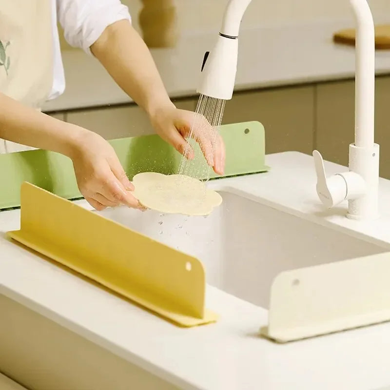 SinkSafe | Silikone Vaskeskum Sprøjtbeskyttelse med Sugekopper Nuvenci.dk