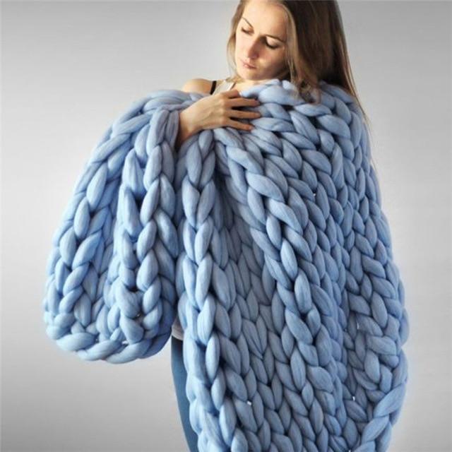 SoftWeave | Chunky Knit Throw – Warmth and Style for Living Spaces Himmelblå 80x100cm Nuvenci.dk