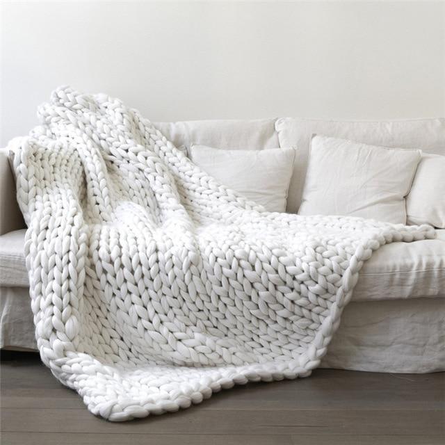 SoftWeave | Chunky Knit Throw – Warmth and Style for Living Spaces Hvid 80x100cm Nuvenci.dk