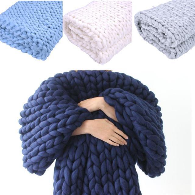SoftWeave | Chunky Knit Throw – Warmth and Style for Living Spaces Kongeblå 80x100cm Nuvenci.dk