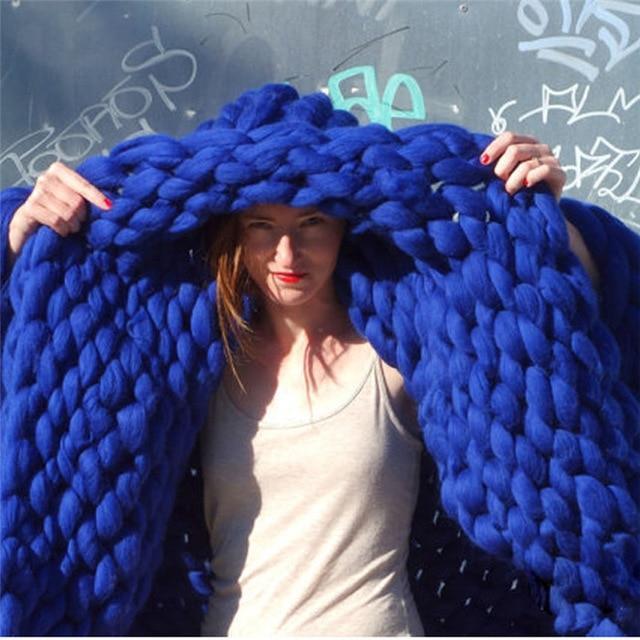 SoftWeave | Chunky Knit Throw – Warmth and Style for Living Spaces Mørkeblå 80x100cm Nuvenci.dk