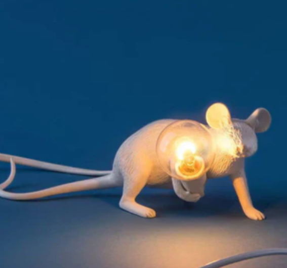SqueakLight | Original lampe med legende musedesign Krybende mus Hvid Nuvenci.dk