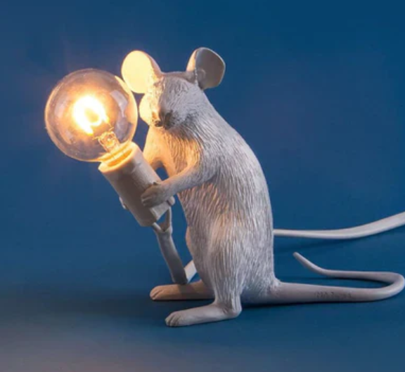 SqueakLight | Original lampe med legende musedesign Siddende mus Hvid Nuvenci.dk