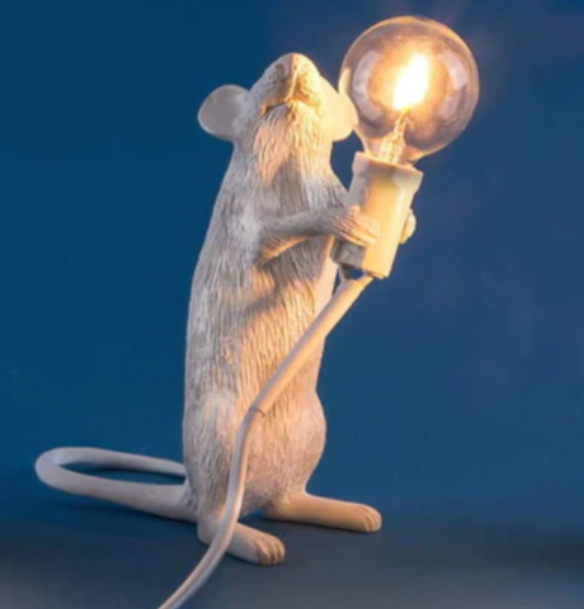 SqueakLight | Original lampe med legende musedesign Stående mus Hvid Nuvenci.dk