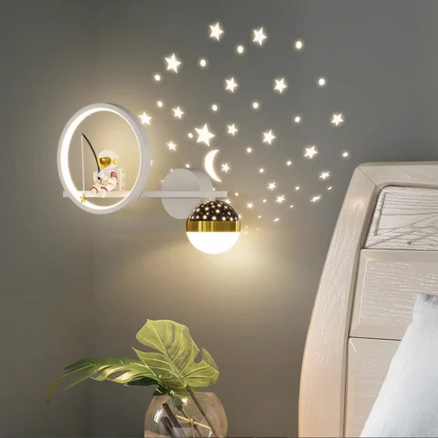 TinyGlow | Moderne Børnevægslampe Hvid højre Nuvenci.dk